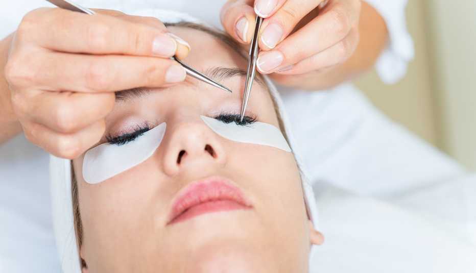 Volume lash extensions application step by step at a salon