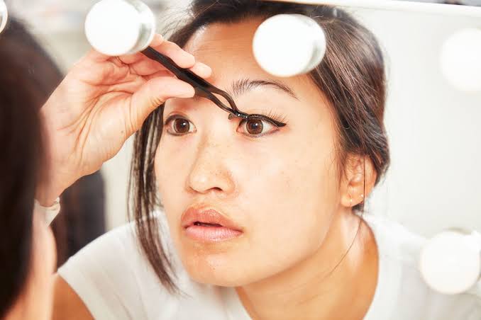 eyelash glue for strip lashes