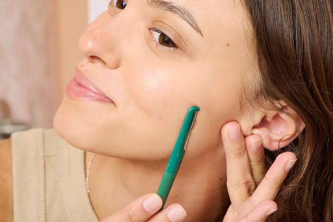Comparing side face waxing with shaving or trimming at home