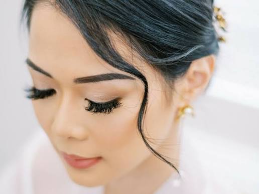 Close-up of dramatic bridal lash extensions for a glamorous wedding look